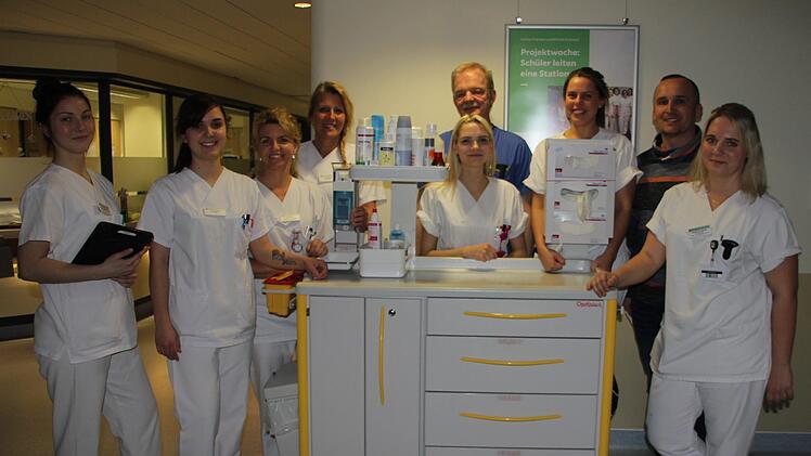 Sie sind sich einig, dass Praxisprojekte Sinn machen (von links): Lisa Welscher, Sina Weschta, Doris Hümmer, Renate Schmidt, Klara Roth, Peter Oelschlegel, Anna-Lena Porzelt, Ulli Hempfling und Sophia Oechsner.V. Schadeck