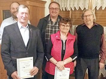 Ehrungen bei den Freien Wähler Igensdorf ( v. l.): Vorsitzender Leonhard Anwander, Georg Prieß, Bezirksvorsitzender Manfred Hümmer, Annemarie Weikart und stellvertretender Vorsitzender Johann Gax Foto: privat
