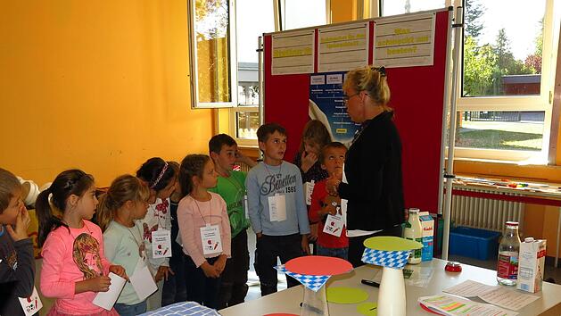 Bei der Blindverkostung von vier Milchtypen je nach Haltbarkeitsdauer Foto: Dagmar Niemann