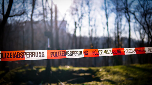 Polizeiabsperrung, Absperrband, Polizei