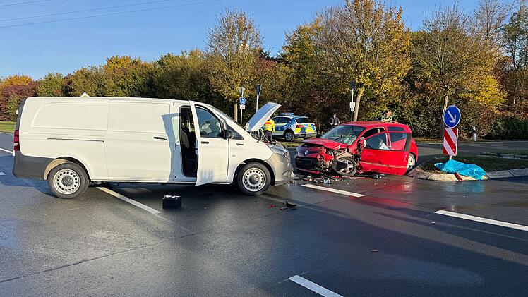 Kreis Hof: Schwerer Unfall zwischen Kleintransporter und Pkw