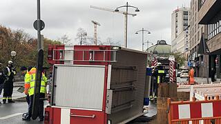 Feuerwehrwagen auf Einsatzfahrt verungl&uuml;ckt