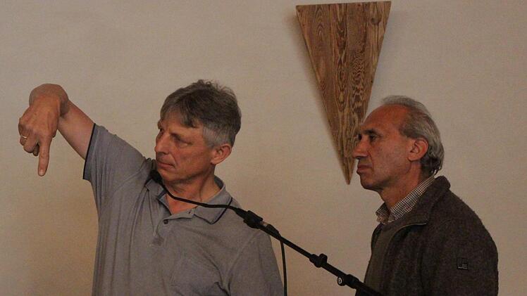 Herbert Pickel (l.) und Julian Turiel waren die Gastgeber des Feldtags.    Foto: Yannick Hupfer