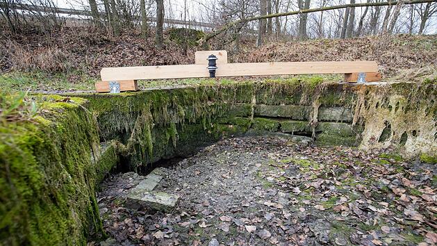 Die Quelle der Aisch bei Burgbernheim sprudelt nicht mehr. Ob dieser Zustand von Dauer ist, muss sich zeigen.  Foto: Daniel Karmann/dpa