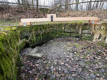 Die Quelle der Aisch bei Burgbernheim sprudelt nicht mehr. Ob dieser Zustand von Dauer ist, muss sich zeigen.  Foto: Daniel Karmann/dpa