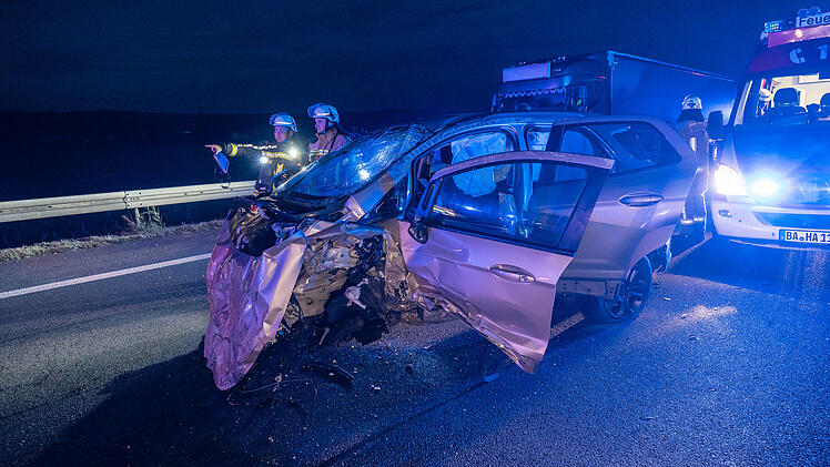 Geisterfahrer verursacht schweren Unfall auf der A70: Fahrschulauto beteiligt
