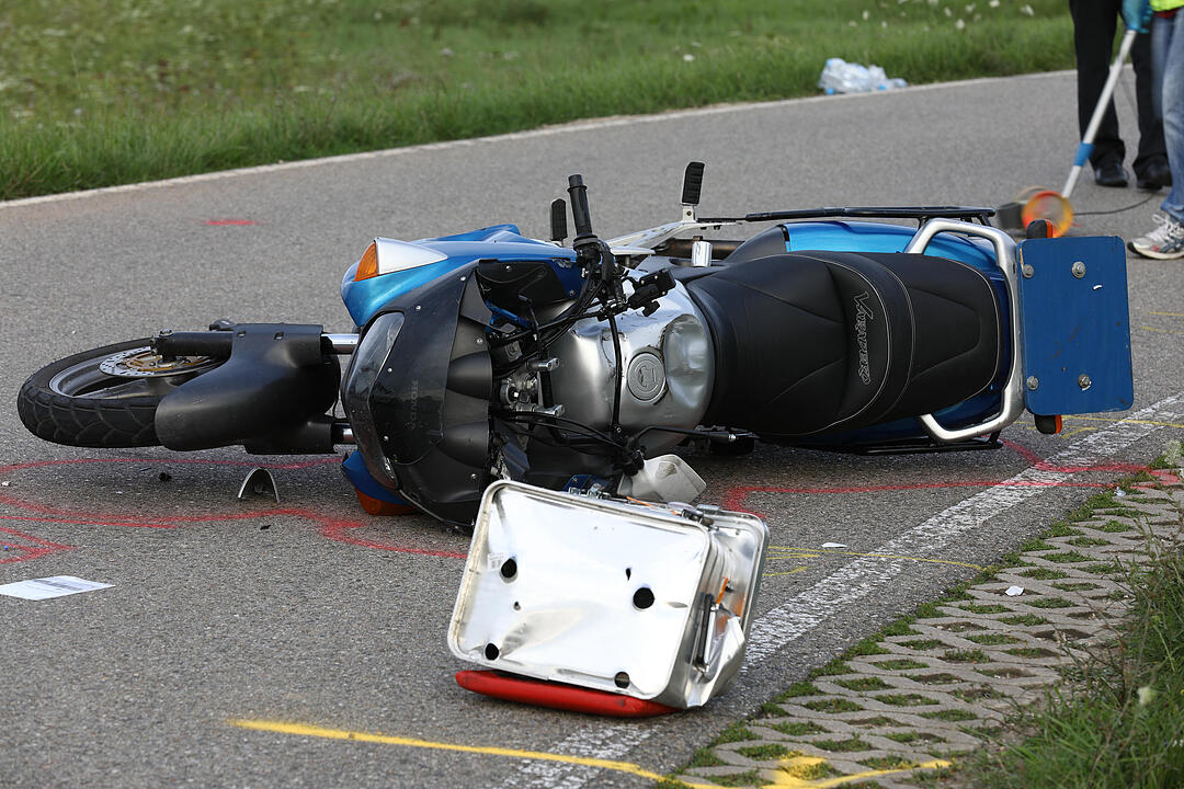 Kreis Roth: Motorradfahrer stirbt bei Unfall, Beifahrerin schwer verletzt