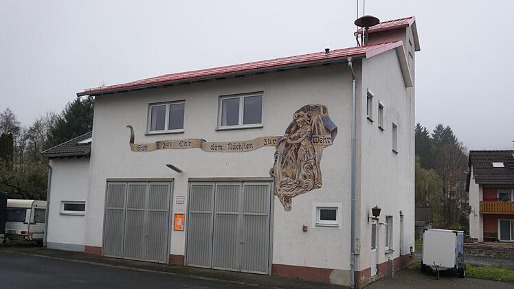 Das Feuerwehrgerätehaus soll einen Anbau bekommen. Fotos: Marion Eckert