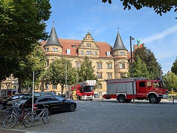 Bamberg: Sehr lautes Piepsen am Wilhelmsplatz - Feuerwehreinsatz in Innenstadt