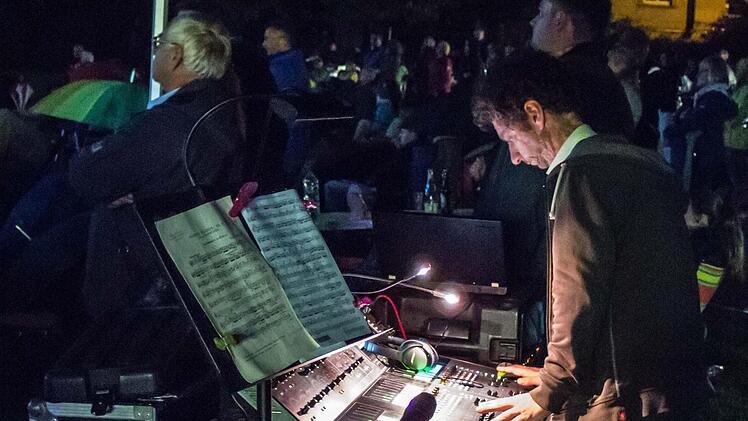 Impressionen vom Coburger Klassik-Open-Air im Rosengarten mit dem Philharmonischen Orchester des Landestheaters: Blick zum Tonmischpult.Foto: Jochen Berger
