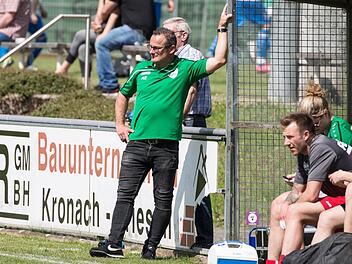 Statt an der Seitenlinie beim Nordwest-Landesligisten SV Friesen arbeitet Trainer Armin Eck derzeit vermehrt im Homeoffice.  Foto: Archiv/ Heinrich Weiß