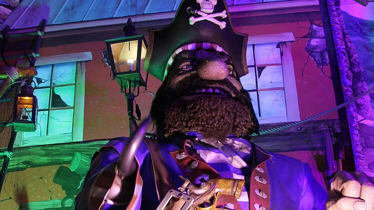 Nachts ist der Pirat besonders furchteinflößend. Foto: Sonja Adam