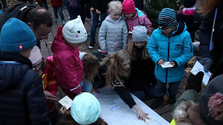 Beim Puzzeln waren die Kinder mit großem Eifer dabei.  Foto: Johanna Blum