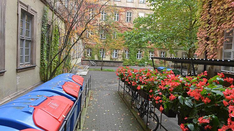Der Innenhof dient als  Fahrradparkplatz. Von außen ist er nicht einzusehen.