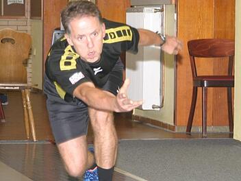 Michael Carl (Bild) bekam in Thomas Pfeffer den Topspieler von Eschlkam vorgesetzt, der seine bisherigen 13 Saisonduelle alle gewonnen hatte. Mit 584:567 gewann der Burgkunstadter aber dieses Duell.  Foto: Thomas Carl