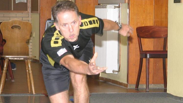 Michael Carl (Bild) bekam in Thomas Pfeffer den Topspieler von Eschlkam vorgesetzt, der seine bisherigen 13 Saisonduelle alle gewonnen hatte. Mit 584:567 gewann der Burgkunstadter aber dieses Duell.  Foto: Thomas Carl