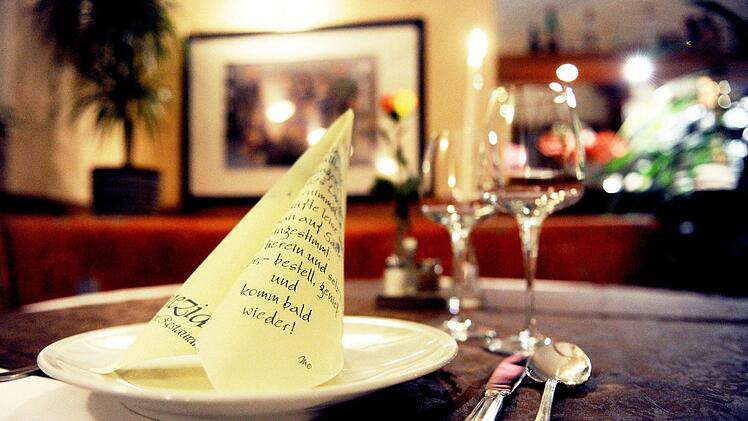 Warten im Restaurant: Mehrheit ist nach 30 Minuten mit Geduld am Ende Foto: Daniel Reinhardt/dpa