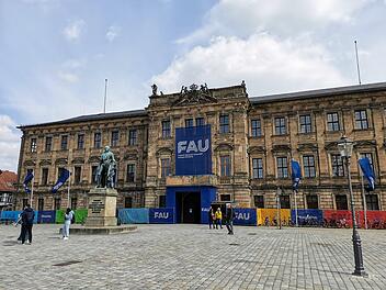 Erlangen: Wie sch&uuml;tzen Antik&ouml;rper vor einer HIV-Infektion? Forschungsprojekt liefert Antworten