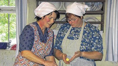 Eintopf und Feuerspatzen: Im Freilandmuseum wird wie früher gekocht