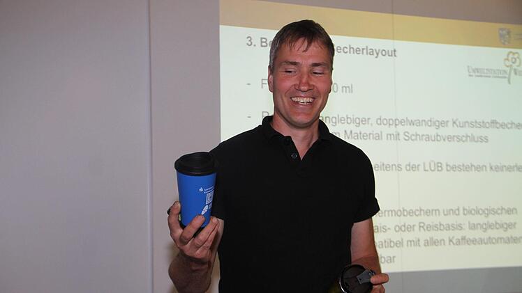 Als Vorbild diente Michael Stromer, Leiter der Umweltstation, das Mehrwegbecher-Pfandsystem der Stadt Kulmbach.  Foto: gerda Völk
