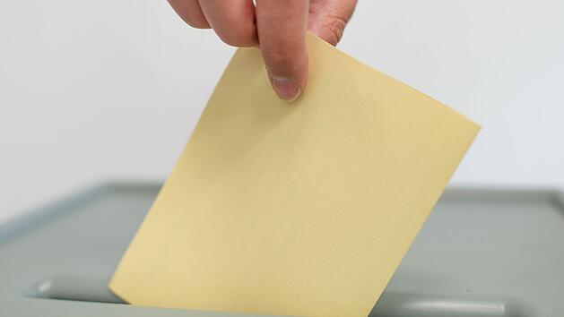 Union bei neuer Umfrage weiter in F&uuml;hrung - gro&szlig;e &Uuml;berraschung bei der K-Frage