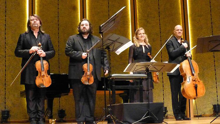 Seit zwei Jahren zusammen (vonn links): Friedemann Weigle, Gregor Sigl, Vineta Sareika und Eckart Runge Foto: Thomas Ahnert