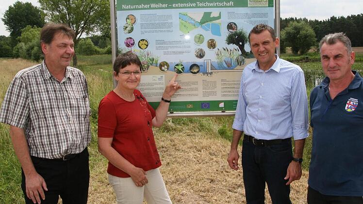 Das ist die neue Tafel am Altenbach in Röttenbach.  Foto: Sylvia Hubele