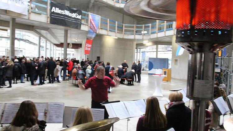 Das Atrium im Neubau des Landratsamts Erlangen-Höchstadt machte beim Richtfest Eindruck. Rund 40 Millionen Euro soll der Bau kosten. Foto: Christian Bauriedel