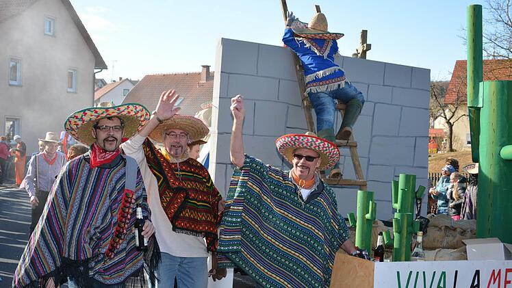 Anspielung auf die Pläne Trumps eine Mauer zwischen Mexiko und den USA zu errichten. Foto: B. Hein