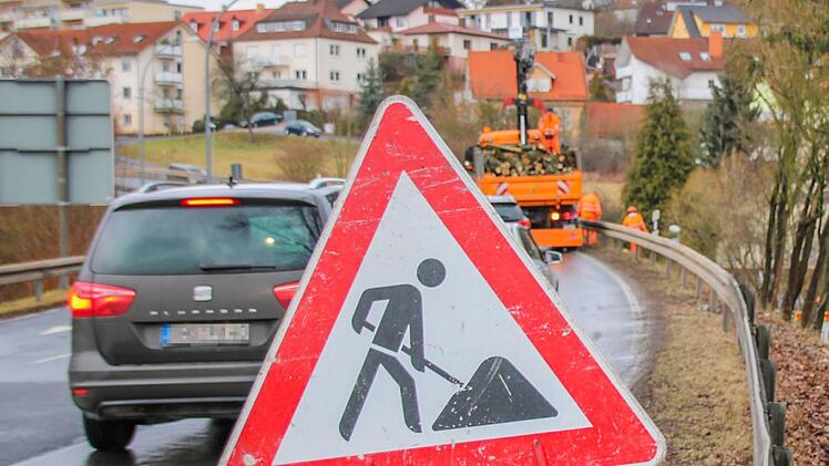 Einen Vorgeschmack auf die Behinderungen am Westring gab es schon mehrfach: Anfang 2017 wurden etwa die Bäume an der Garitzer Kreuzung gefällt, weil der Umbau zum Kreisel im Herbst 2017 los gehen sollte. Aktuell plant das Staatliche Bauamt den Baubeginn für das Frühjahr 2020.Ralf Ruppert