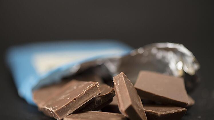 Von 25 getesteten Produkten wurden nur zwei mit "gut" bewertet. Vor allem bekannte Marken wie Milka und Lindt enttäuschten. Symbolfoto: Robert Günther/dpa