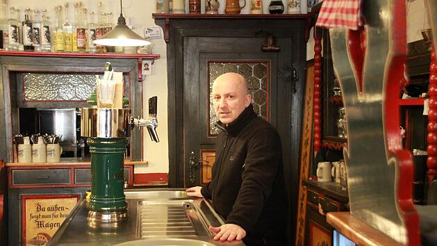 Gastronomen wie Christoph Kauer, Inhaber des Forchheimer Stadtlockal, fürchten um ihre Existenz. Foto: Franziska Rieger/Archiv
