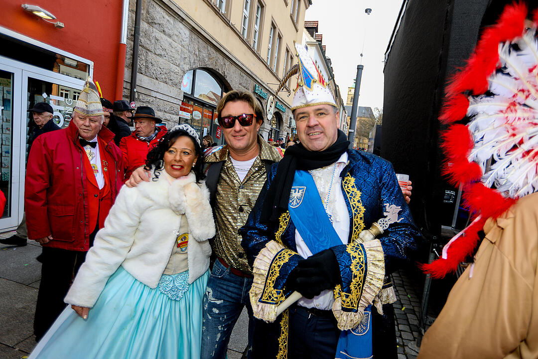 Große Party nach dem Faschingsumzug am Marktplatz.
