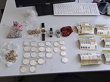 Silberm&uuml;nzen, Bargeld und Goldschmuck auf Spielplatz entdeckt
