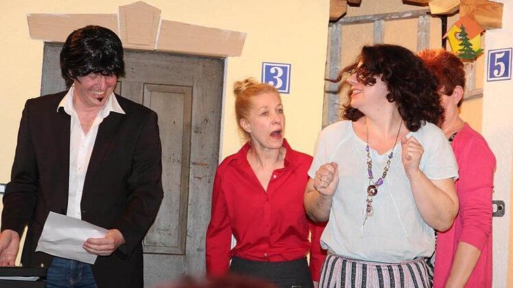 Beim Theater in Höfles. Foto: Rainer Glissnik