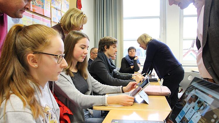 Unterricht am und mit dem PC gehört in vielen Schulen in Coburg  schon zum Alltag, wie hier am Gymnasium Casimirianum. Jutta Rudel