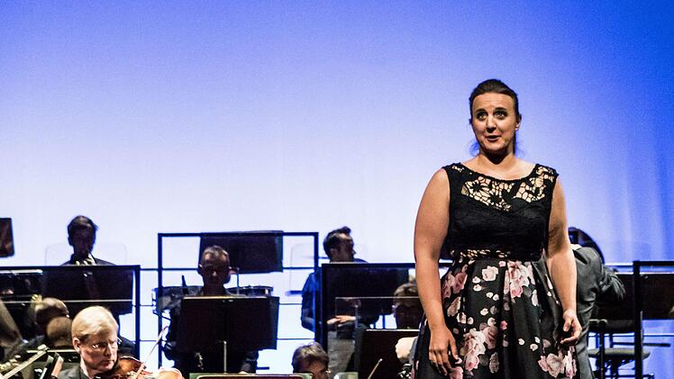 Impressionen von Roland Kluttigs Farewell-Konzert im Landestheater Coburg mit dem Philharmonischen Orchester und der Sopranistin Kora Pavelic.Foto: Jochen Berger