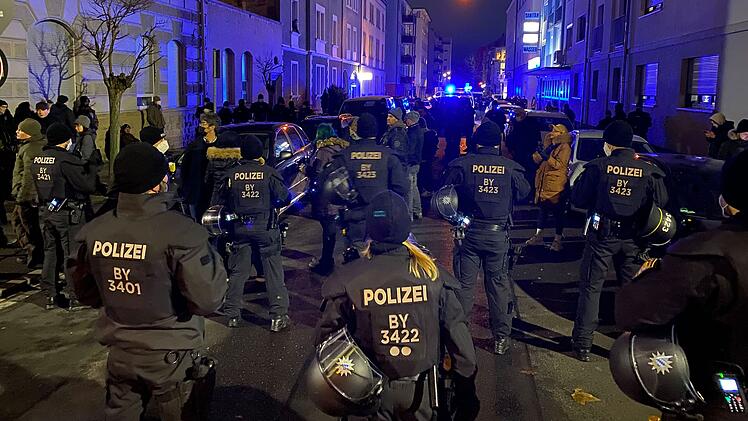 In Schweinfurt fand am zweiten Weihnachtsfeiertag erneut eine unangemeldete Corona-Demonstration statt.