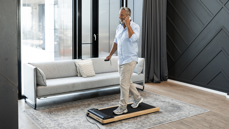 Das Walking Pad K1 punktet mit einer hochwertigen Verarbeitung und einfacher Bedienung. Besonders Berufst&auml;tige profitieren davon, dass sie sich auch im hektischen Alltag fit halten k&ouml;nnen.