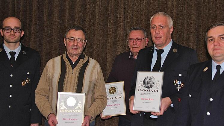 Ehrungen (von links): Christoph Joa, Albert Kleinhenz, Gotthard Wagner, Karsten Raab und Manfred Reith.