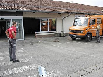 Baufirma und Elektriker sind seit Mittwoch eifrig am Arbeiten. Fotos: Ralf Kestel