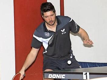 Mit drei Punkten aus zwei Spielen hat sich der DJK-SV Neufang aus dem Gefahrenbereich entfernt der 3. Bezirksliga. Beim 9:3-Sieg gegen den SV Hummendorf blieb Michael Kolb in seinen zwei Einzeln und im Doppel mit Manuel Gebhardt unbezwungen. Foto: Hans Franz