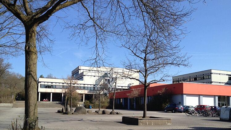 Das Gymnasium in Emil-von-Behring-Gymnasium in  Spardorf  soll abgerissen und durch einen  Neubau ersetzt werden. Foto: Landratsamt Erlangen-Höchstadt