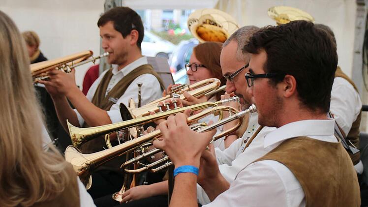 Impressionen vom Coburger "Lokalklang" am Sonntag: Blaskapelle MeederFoto: Jochen Berger