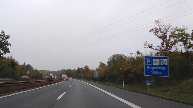 Statt des bisherigen Parkplatzes Regnitztal könnte an der A 73 bei Eggolsheim eine Tank- und Rastanlage entstehen. Fix ist aber noch nichts. Foto: rm
