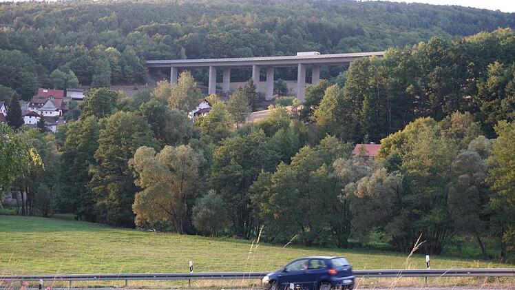 Die Autobahnbrücke bei Römershag soll erneuert werden. Eine Bürgerinteressengruppe   setzt sich für einen umfassenden Lärm- und Immissionsschutz   ein. Entsprechende Einwendungen sollen   an die Regierung von Unterfranken übermittelt werden. Marion Eckert
