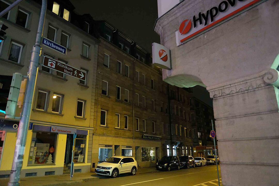 Nürnberg: Drei Frauen niedergestochen - Täter auf der Flucht