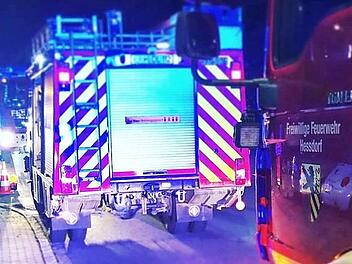 In Heßdorf kam die Feuerwehr mit mehreren Fahrzeugen. Foto: Weber