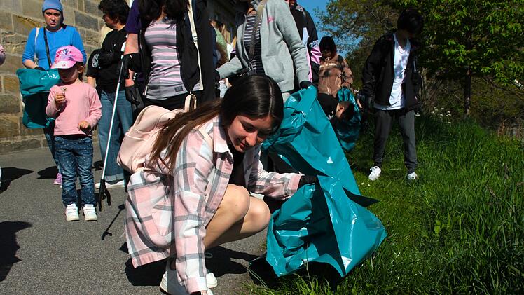 Bamberg: "Great Thanks Day" - Ukrainische Gefl&uuml;chtete s&auml;ubern st&auml;dtische Ufer und Wege