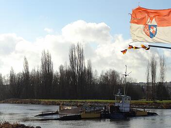 Viel frequentiert ist die Mainfähre zwischen Mainstockheim und Albertshofen. Vor allem durch die Touristen der beiden Wohnmobilstellplätze diesseits und jenseits des Maines.   Foto: Elli Stühler